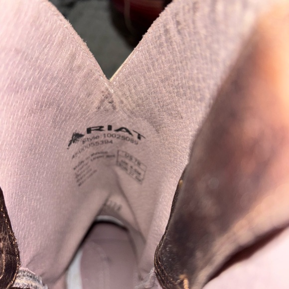 Ariat size 7 boots - Picture 2 of 6